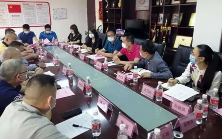 005  4月27日，聯(lián)合市紀(jì)委監(jiān)委舉辦市外省商會會長聯(lián)席會議暨“親”“清”政商座談會.jpg