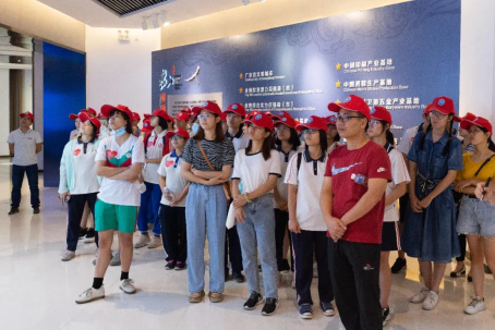 002 參觀鶴山工業(yè)城中歐創(chuàng)新中心、南國書香節(jié)共和分會場.jpg